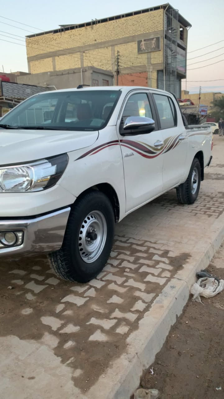 السلام عليكم تيوتا (2018 كير حداديه تخم تاير تبريد كله شرط السياره كارتون رقم دولي سنويه جديده توه صاعده هزه سنوه لل 30 رقم مثنى بسمي  السعره 200 بيه مجال مكان نجف ملاحظه السياره بيه باب خلفي مبدل صبغ صفحت البدي وقبق اتكمه مبدل مو كله نص منه ويله البلادي موجود ***********
