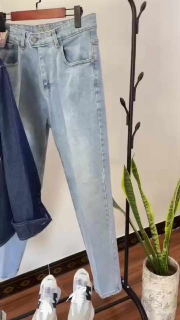 شباب تخفيضات على الملابس كولش قوي 
قطع اخيره ( شتوي وبهاري ) 
راسلوني ادزلكم صور على الخاص 
بسعر الجمله لان داصفي بيهم 

. 
الفيديو نموذج من البضاعه


**إذا كنت صاحب هذا الإعلان وتريد حذفه لأي سبب، رجاءا أرسل رسالة إلى الدعم الفني**