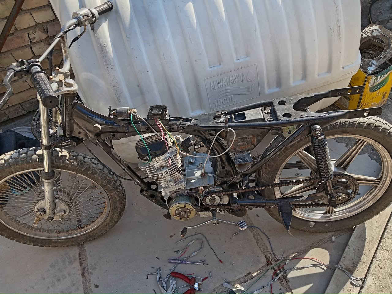 للبيع ويل امامي بدون تاير ويل امامي هوه وتاير ويل خلفي هوه وتاير ب25 الف الواحد صالصات ثنين ب25 الف صندوك دلفري نضيف ب١٥ الف وتانكيات ثنين نضاف ب25 الف كشن جديد عالي طبي ب 20 الف المحرك تايكر شغال نضيف ب75 الف شاصي ب25 الف الشراي يجي خاص فيس ما متواجد رقمي *********** مكاني بغداد البياع المعالف
