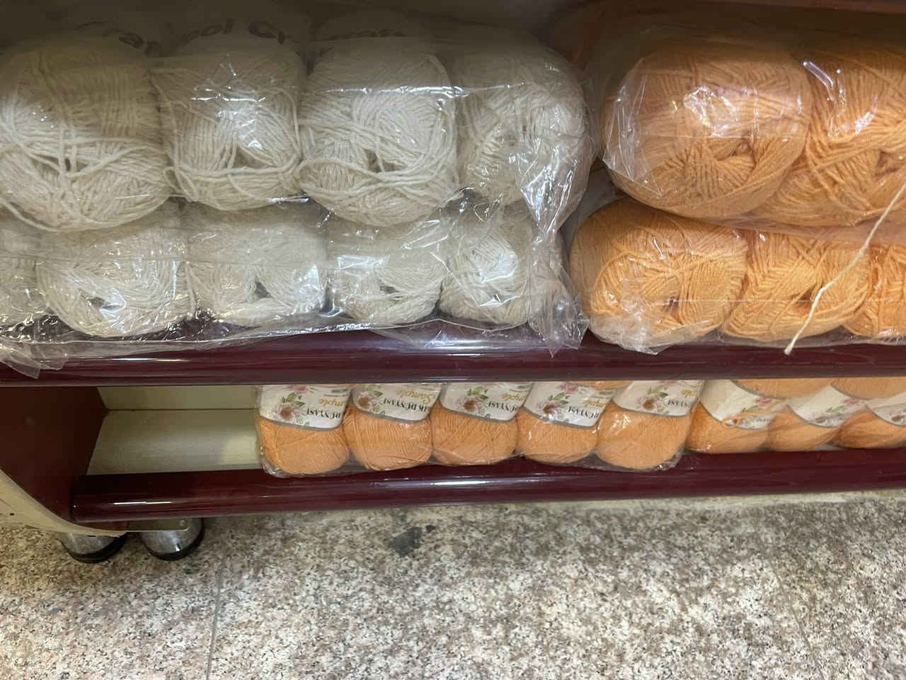 الصوف تركي عليه العرض فقط الالوان معروضه بصوره تقريبا 120 قطعه باقيه السعر العرض 
25 قطع ب20 الف
توصيل بغداد5
محافظات واطراف بغداد6
للحجز خاص او رقم واتساب***********
