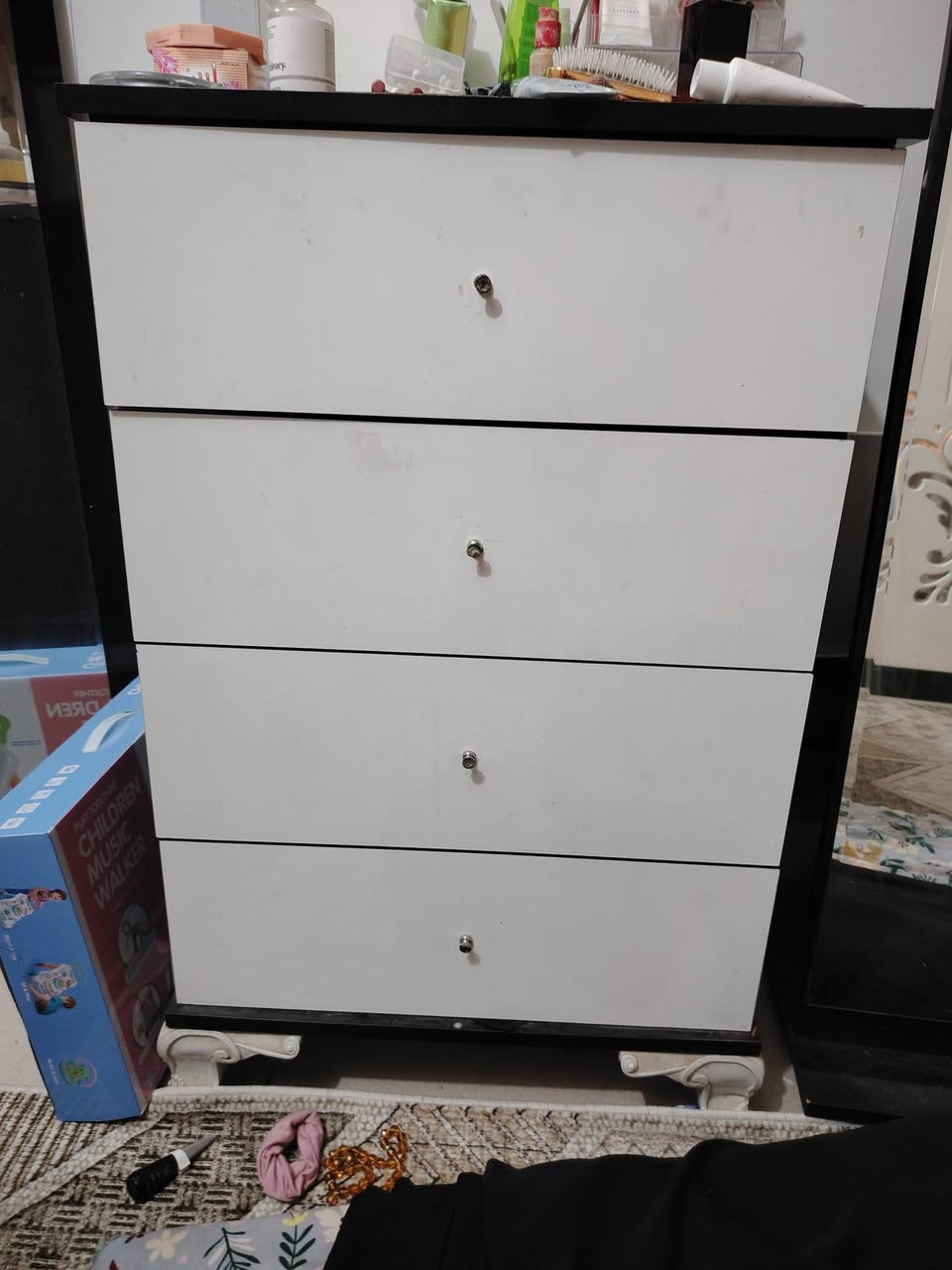 سلام عليكم
عندي هذا الكنتور وياه كومدي وميز تلفزيون خشب تركي ثقيل 
الكنتور ابد مامفتوح ولامرة 
قياسه بحجم كنتور اربع ابواب
كلهن سويه اريدهن 250 وبيهن مجال
مكاني كربلا


**إذا كنت صاحب هذا الإعلان وتريد حذفه لأي سبب، رجاءا أرسل رسالة إلى الدعم الفني**