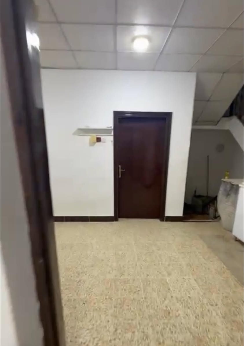 شقه❗️❗️ معزوله لايجار  حي لأساتذة اربع شوارع غرفتين وصاله ومشتملات  500لايجار  لاستفسار ***********☎️
