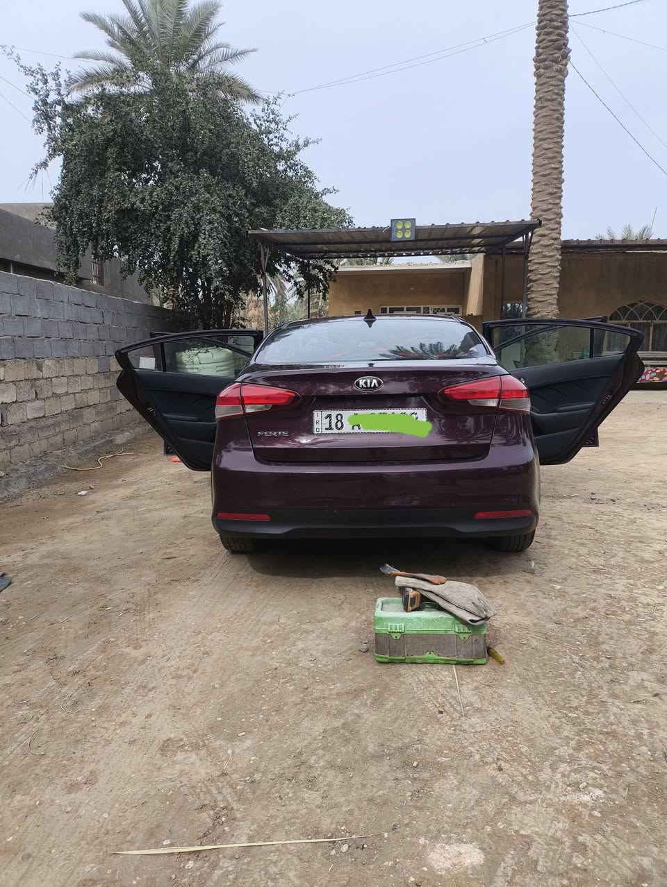 السلام وعليكم كيا فورتي للبيع موديل 2018 وارد امريكي ضررها جاملغ والبنيد بي شويه صبغ والباب الخلف السائق معدله بارد محرك 2000 رقم بابل نكليزي سياره باسمي ثاني يوم تحويل السعر 120 وبيها مجال  مكاني بابل المسيب ***********
