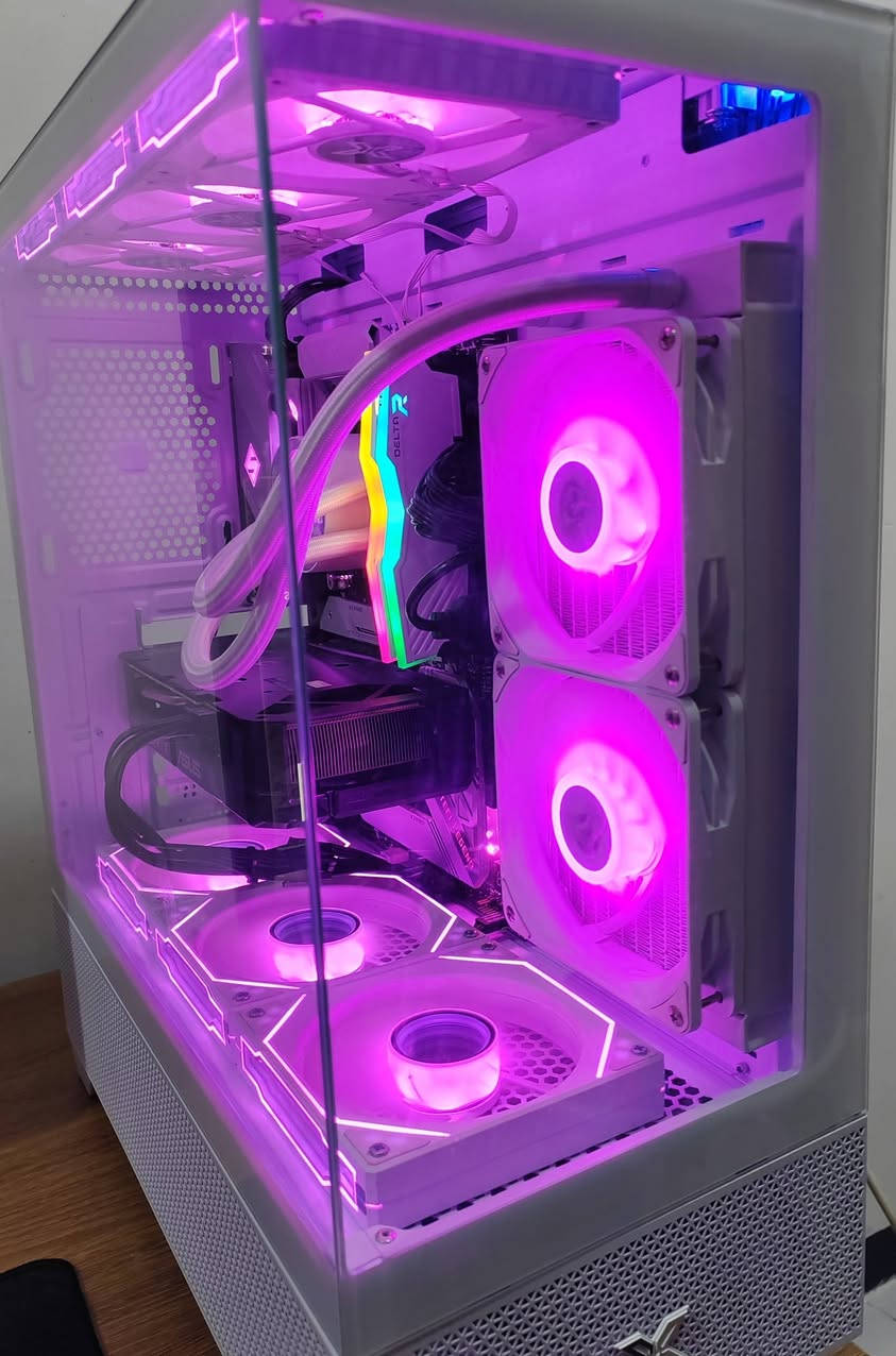 Pc للبيع 
Cpu:RYZEN 7 5700X معالج
Gpu:RTX 5060Ti (16)GB VRAM asus 2 fan كرت شاشة 
MP:asroc B550 steell legend مذر بورد
TFORCE DELTA 2×8 16G رامات
 SSD:M.2 : 512 G kingston + HDD 500 G الهارد 
Cooler: radragon white 2 fan الموبرد 
 PSU: MSI 600W PLUS 80 البور
CASE: xigmatic white 6 FAN الكيس  
Windows 11 PRO مع التفعيل
كلش نضيفه وكل الكراتين موجوده 
مكاني بغداد ماعندي توصيل محافظات مابيع قطع
السعر 1450 الف قفل قفل قفل قفل لا تتدخل تعامل تجي للبيت تاخذهه *********** واتساب فقط
