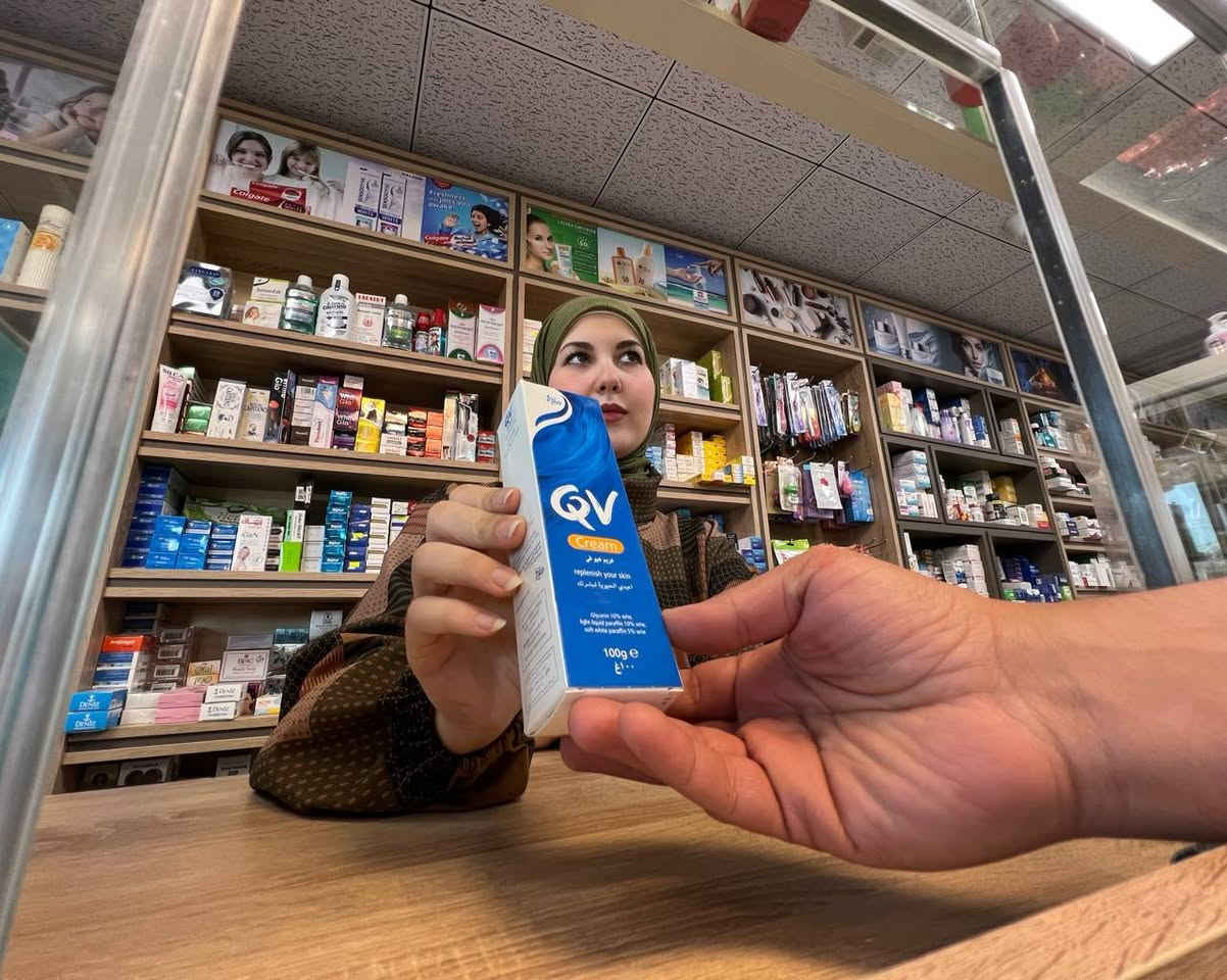 من افضل واحسن الصيدليات في مدينة المدحتية 
صيدلية الصحة الذهبية
تقدم لكم افضل الخدمات الصيدلانيه باشراف صيادلة وصيدلانيات ذو خبرة عالية مع توفر أدوية ومستلزمات مفحوصة وخاضعة لرقابة وزارة الصحة العراقيه وبمناشئ وشركات عالية الجودة ..
✔️ أدوية متنوعة عالية الجودة
✔️ مستلزمات طبية
✔️ عناية بالبشرة 
✔️ استشارات صيدلانية
📍 العنوان: بابل – الحمزة الغربي
بناية فندق لبنان مقابل مستشفى علي عبيس
📞 أهلاً وسهلاً بكم وخدمتكم شرف لنا.


**إذا كنت صاحب هذا الإعلان وتريد حذفه لأي سبب، رجاءا أرسل رسالة إلى الدعم الفني**