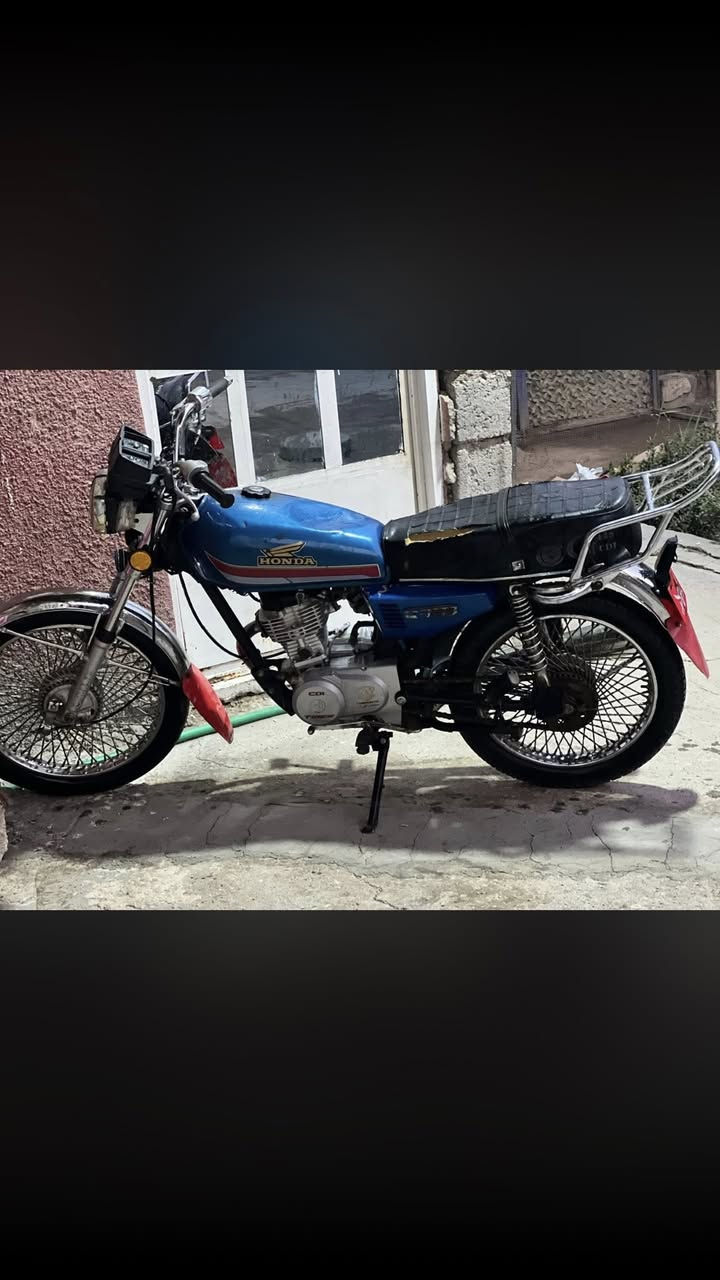 دراجه ايراني للبيع تايكر موديل ٢١ الدراجه نضيفه يرادله ملاحضات اوراقه ضايعه اكفلك سرقه وعشائر مكاني بغداد جسر دياله القديم الرقم *********** السعر ٣٠٠ وبيه مجال وبيه خير ويدلل
