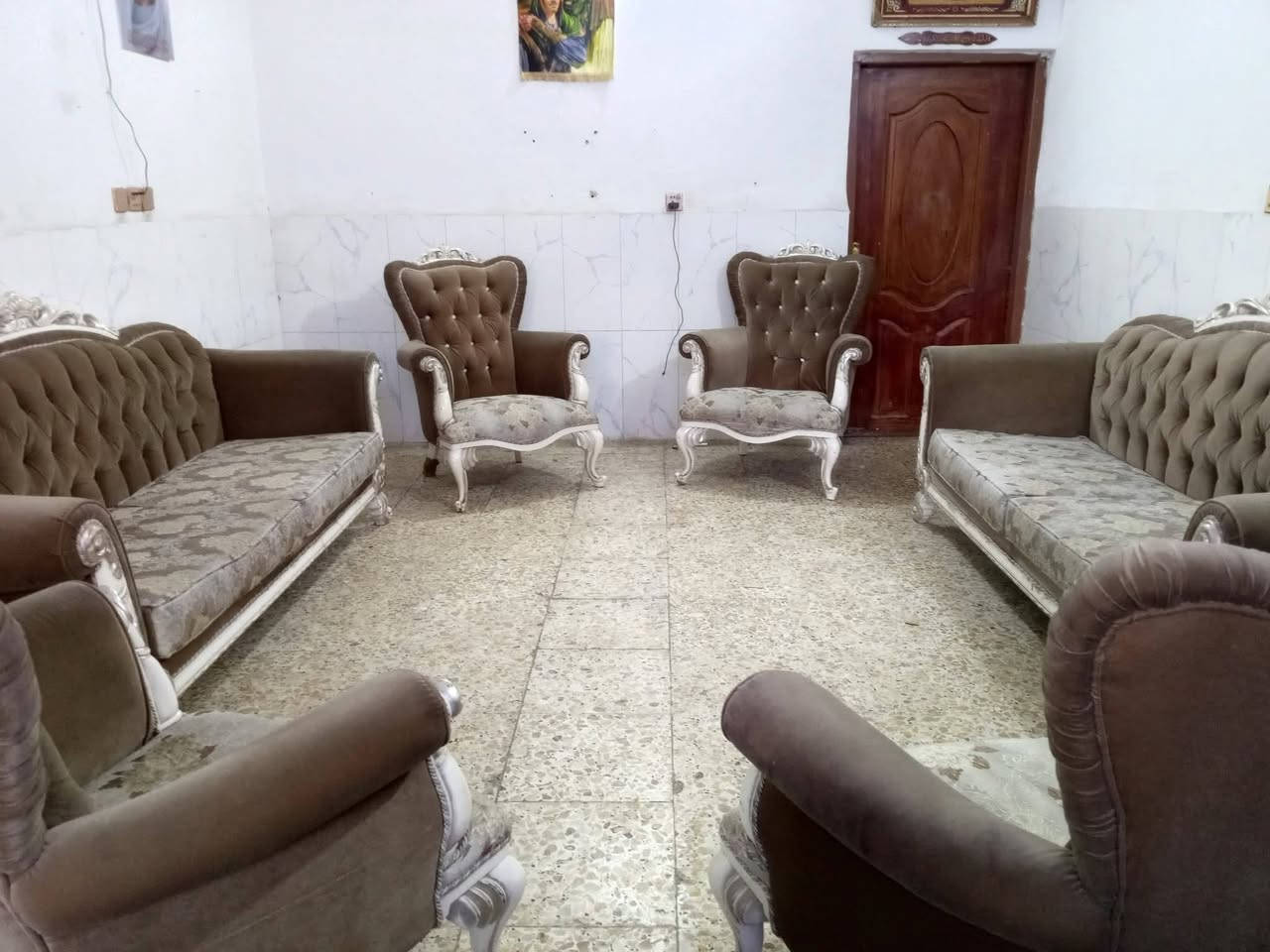 تخم زان تركي نظيف جدا ١٠ مقاعد للبيع للإستفسار الاتصال بالرقم ***********
