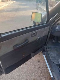 نيسان باترول للبيع  موديل ١٩٩٣ رقم بغداد السعر ٤٠$وبيه مجال 0781856695...