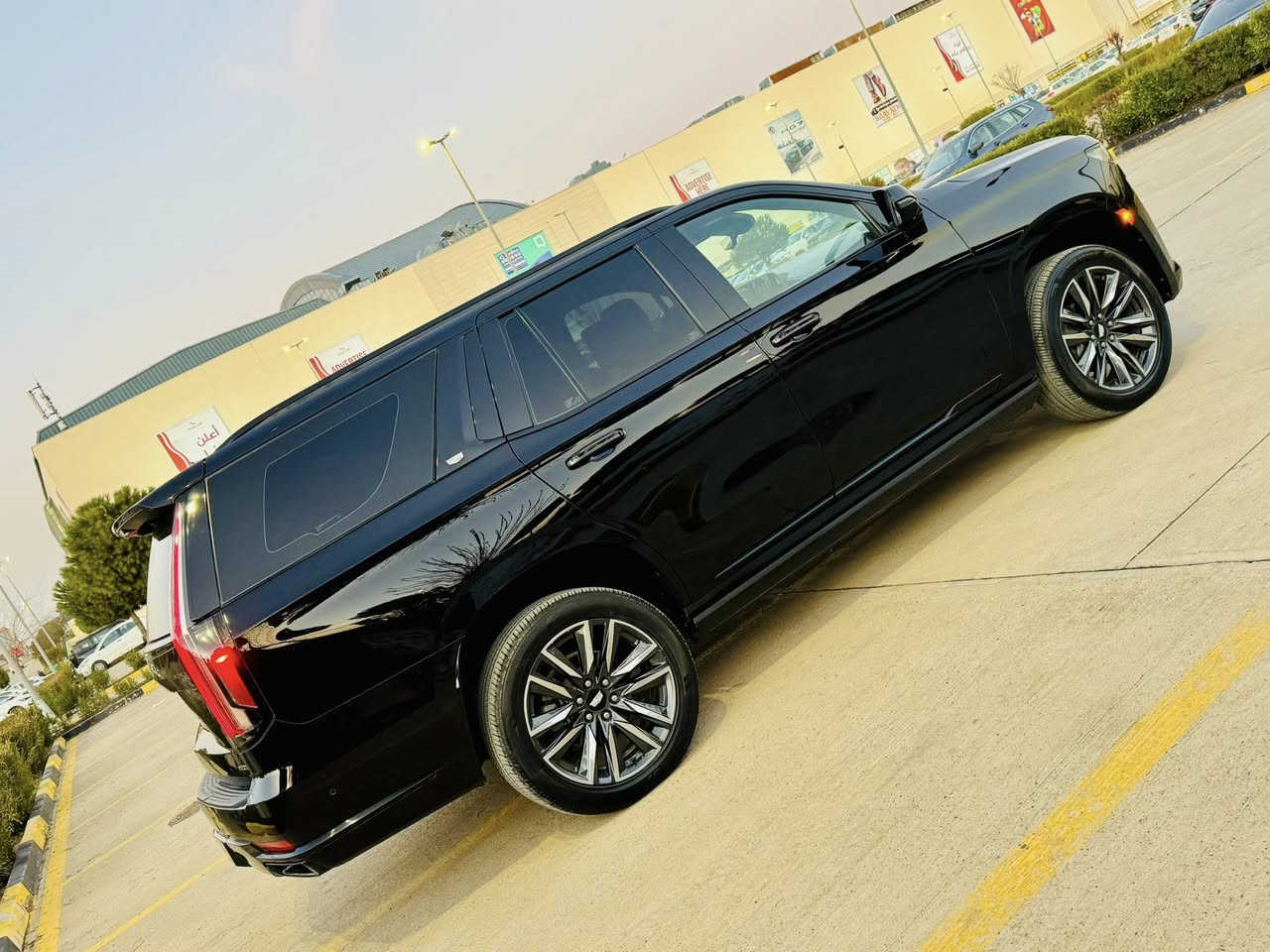 كديلاك سكاليد  2023 ( خـليـجـي )وكالة المنصور
المسافة المقطوعة 78 كم  

كفالة عامة من صبغ وتبديل 3 قطع مغلف ppf

1-حجم المحرك 8 سلندر 6200. 
2-سقف شامو 36 سماعة اسپريسو ناظور ليلي 
3-سقف بانوراما. 
4-زينون عالي ناصي آصل. 
5-جنطة كهرباء. 
6-بصمة ابواب وتشغيل عن بعد. 
7-خاصيه جعل المحرك 4 سلندر اقتصادي. 
8-كامرات ميحطيه 360 درجه. (٥)كامرات. 
9-اشاير مري.قابله للطيء. 
10-رادر جانبي مانع اجتياز+رادر امامي. 
11-سستم صوت متكامل. 
12-تدفئة+تبريد المقاعد. 
13-جكات جوبلس صعود ونزول. 
14-حساس امامي+خلفي. 
15-ويل مقاس 22 بلاك توب. 
16-دجات صعود جانبي كهرباء شفط.  
18-المقاعد الخلفي شفط كهرباء. 
19-كونترول تبريد خلفي منفصل. 
20-شاشات عرض خلفيه. 
21-فور ويل درايف. ٤*٤. 
22-مقود كهرباء. 
23-الكراسي كهرباء. 
24-خزن ميموري لكرسي السايق. 
25-اوتو ستوب. 
26-هاند بريك بصمه. 
27-تحديد مسار. 
28-داتو شو شاشه ليزري. 
29-تبريد مناخي. 
30-تحكم ستيرن جهتين.  

______________________________________

السعر 833 بيع او مراوس بسيارات شمالية فقط 

موبايل /***********
