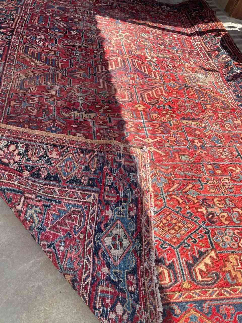 سلام عليكم الي عنده زوالي قديمه مال الاول اني اشتري ساعات قديمه عملات قديمه شيش قديمه شيش قديمه لوحات قديمه مسكوكات قديمه اني اشتري نتصل او خاص ***********
