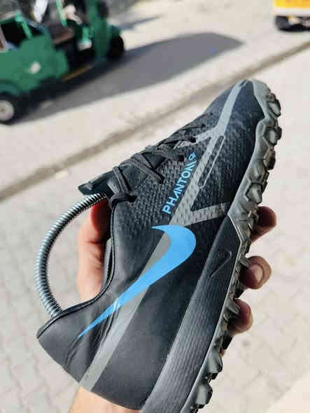 حذاء باله نضافه 100/100 

تجهيزات العميد الرياضيه 🔥🔥

اقوة عرض موجود 🔥🔥

سعر القطعه 35 الف وتوصيل مجاني ✅

قياس 42 ونص 

طول القدم 27 

توصيل متوفر جميع محافضات العراق 🌘

للحجز ***********
