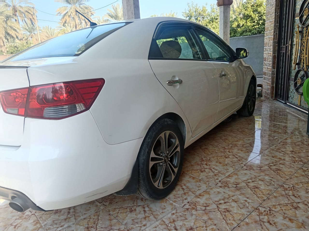 سيراتو ٢٠١٢ رقم أربيل سنويه نافذه بأسم كردي تحويل او وكاله فول مواصفات عدا البصمه والفتحه بيه بارد بسيط وصبغ هلال الجاملغ والسونار مرفق مع الصور محرك كير تبريد  صدر كفاله شفتات استيرن تبريد بيانوا مرايه شفط اشاره بالمرايه حساسات كيج حماوه ويل كب ٤ دسك يدات نيكل داخل وخارج السعر ٩٧ وبيه مجال المكان قضاء الصويره ***********
