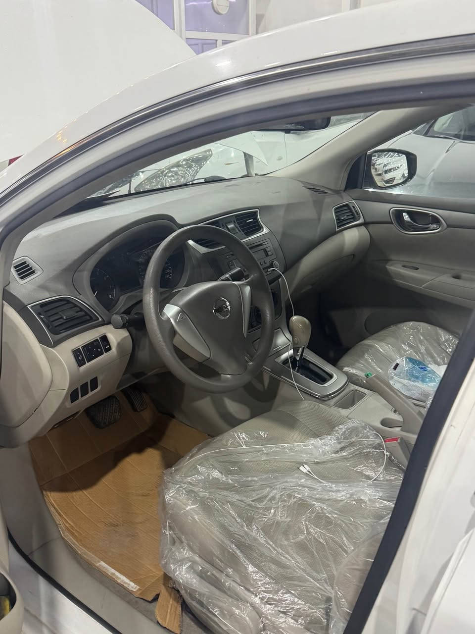 نیسان سینتڕا ٢٠١٥ سەیارەکە گیڕ مەکینە تەقەو ڕەقە هەمووی بەشەرت  هیجی نیە ٢ شوێنی بجووک تەعدیلە باقی هیجی تری نیە   ٥٠ هەزار ڕۆشتوە  باقی هەموو شتەک بەشەرتە  سەیارەکە بەناوی خۆمانە سحر ١٠٢ وەرەقە خلاس دەبی *********** أربيل, العراق
