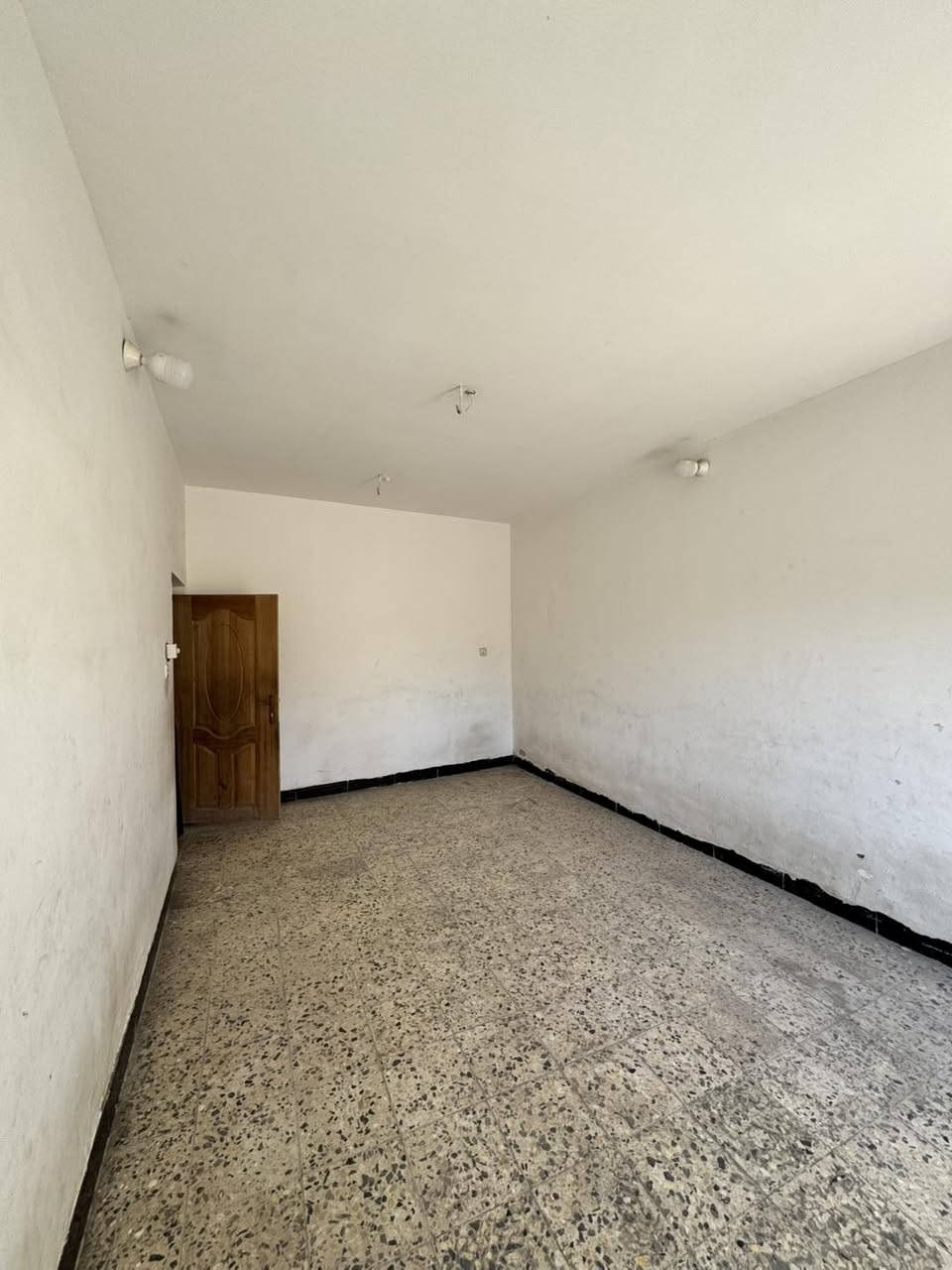 بيت #للايجار محاربين نهايه شارع الامراء طابقين يحتوي على 

4غرف نوم .كلندور.مطبخ. صاله، وصحيات كراج سياره .حديقه. 

للاستفسار مراجعه مكتب الخضراء للعقار

***********
***********
