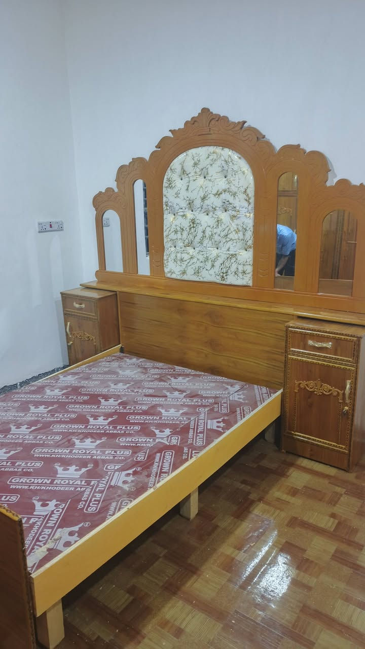 غرفه نوم 6 باب جديد 
كنتور + جربايه + كومديات + زاويه + ميز تواليت 
توصيل محافضات موجود  سعر 850 للاستفسار واتساب فقط ***********
