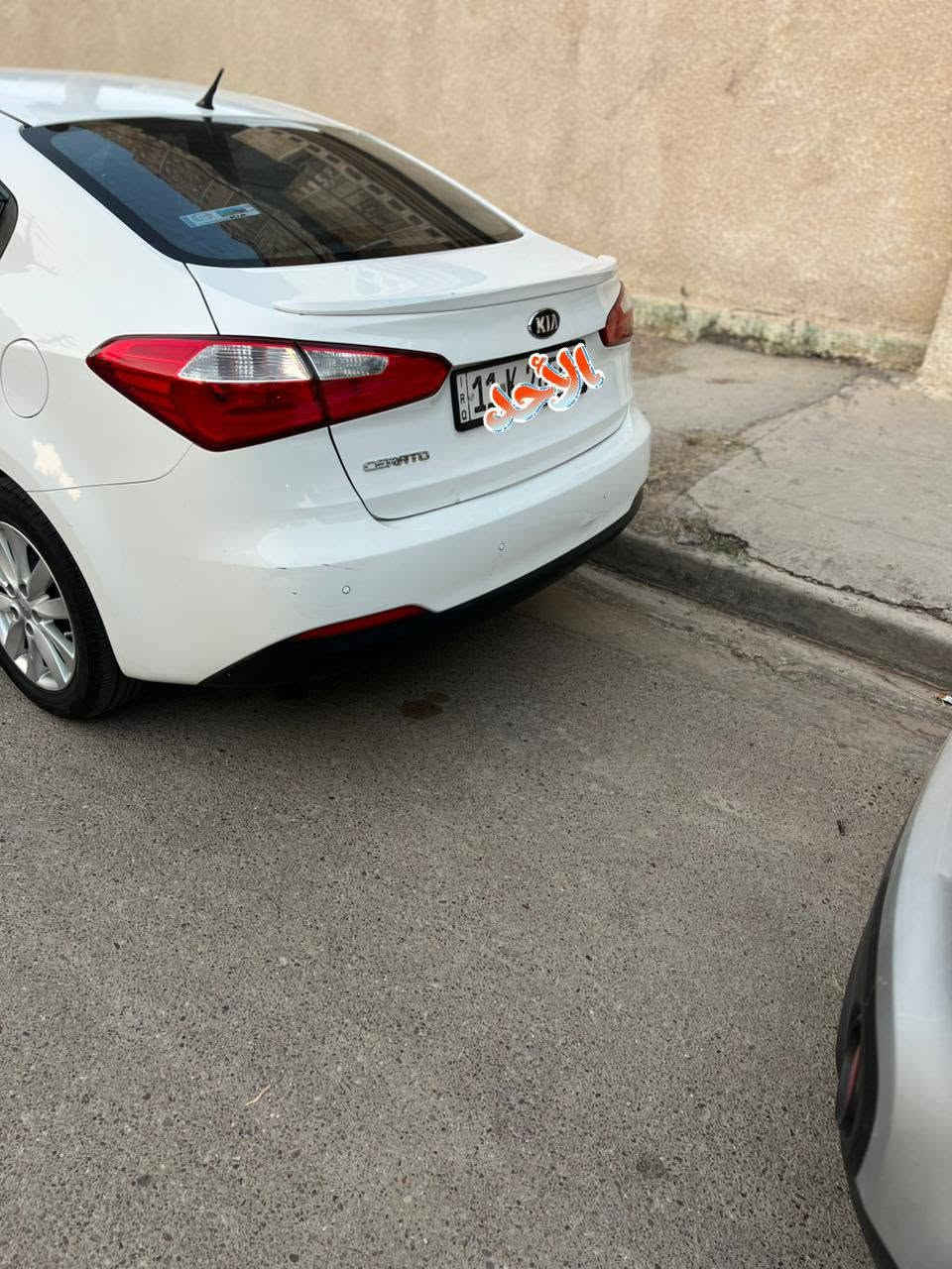 السلام عليكم سيراتو موديل ٢٠١٦ كفاله عامه ماعدا الدعاميه لاماميه وطخه كلش زغيره بلباب موضحه بلصوره وماشيه ٨٧كير مكينه 2000 فتحه فول مواصفات تبريد صدر بعده جديد تخم تاير مكان  بغداد حي الجامعة أو نفق الشرطه  ***********
