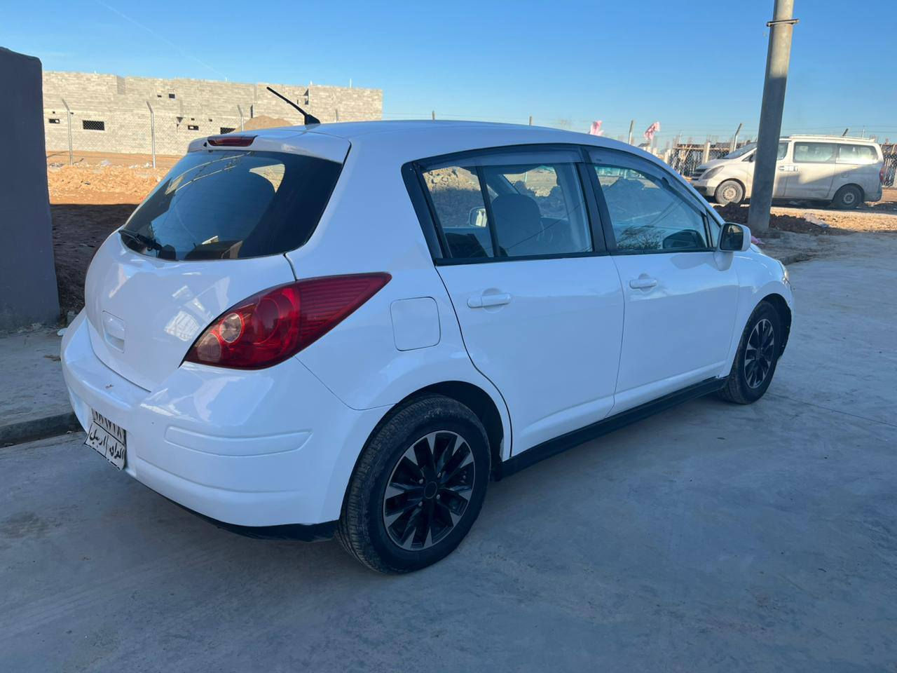 نیسان فیرسا ٢٠١١ 
سبوغ عام گێر و مەکینە بە شەرت 
گێر تۆماتیک
جام کارەبای 
تحدید سورعە 
شاشە ئایپاد
تەبریدی دەرەجە یەک 
ویلکەپ
مەکینە ٢٠ شەرمەزارت ناکا لەگەل سلف تەبرید پێکە 
غەرامەی لەسەرە لەگەل فرۆشتن سافی دەکەم 
تکایە ئەگەر موشتەری نی نامە مەنێرە 
75 وەرەقە و مەجالیشی تێدایە 
ژمارەی مۆبایل *********** أربيل, العراق
