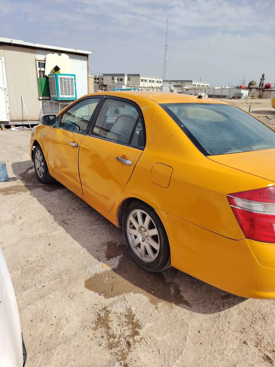 السلام عليكم سياره جيلي12 لبيع السعر33 بيها مجال قليل مكان الدوانيه الحمزه  شرقي سياره باسمي رقم هاتف ***********
