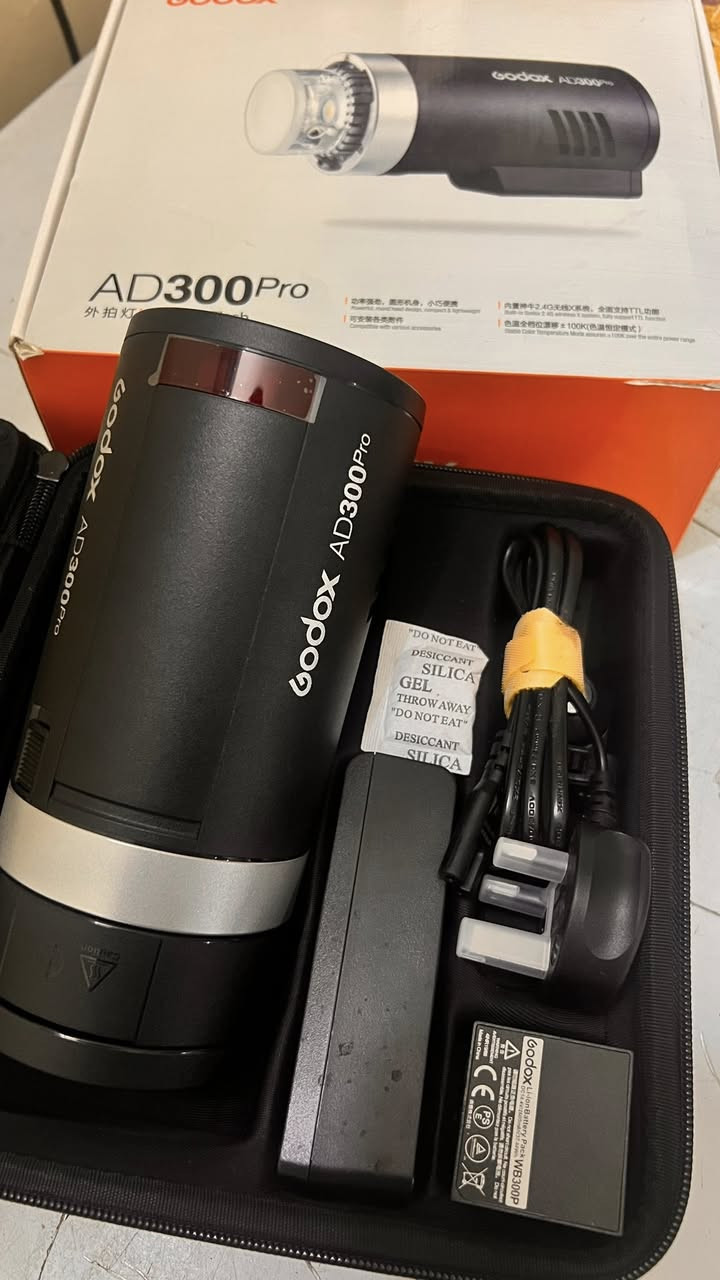 السلام عليكم 
للبيع الاضائة ad300proجديدة غير مستعمله مجرد فحص 
سبيد ||v860جديد غير مستخدم فقط فحص 
عدسه سوني 85فتحه 1.8
التواصل خاص عنوان بغداد 
***********
