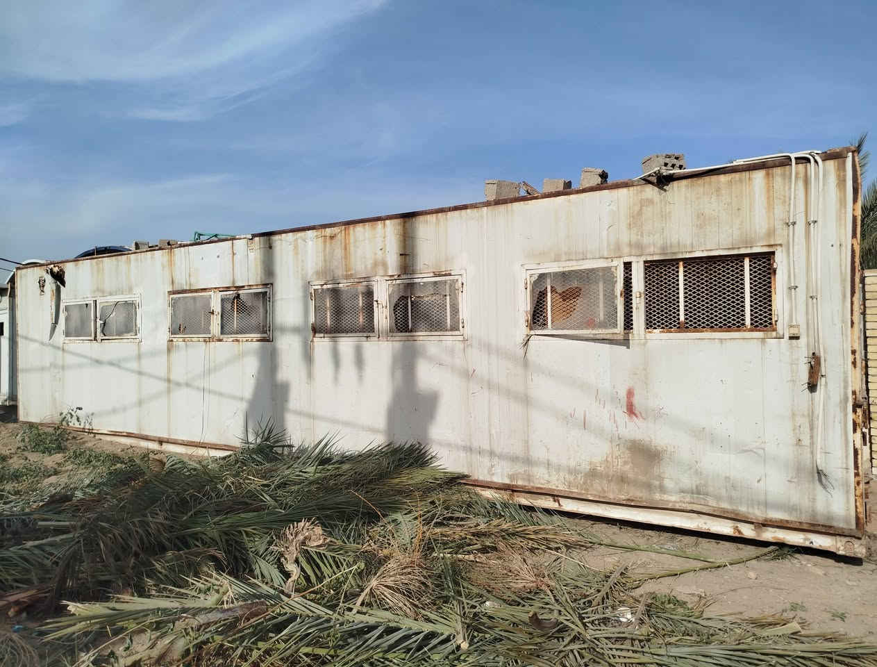 السلام عليكم حاويه البيع هيه وشاصيه البيع شراي يتصل ***********سعر 17ورقه وبيه مجال
