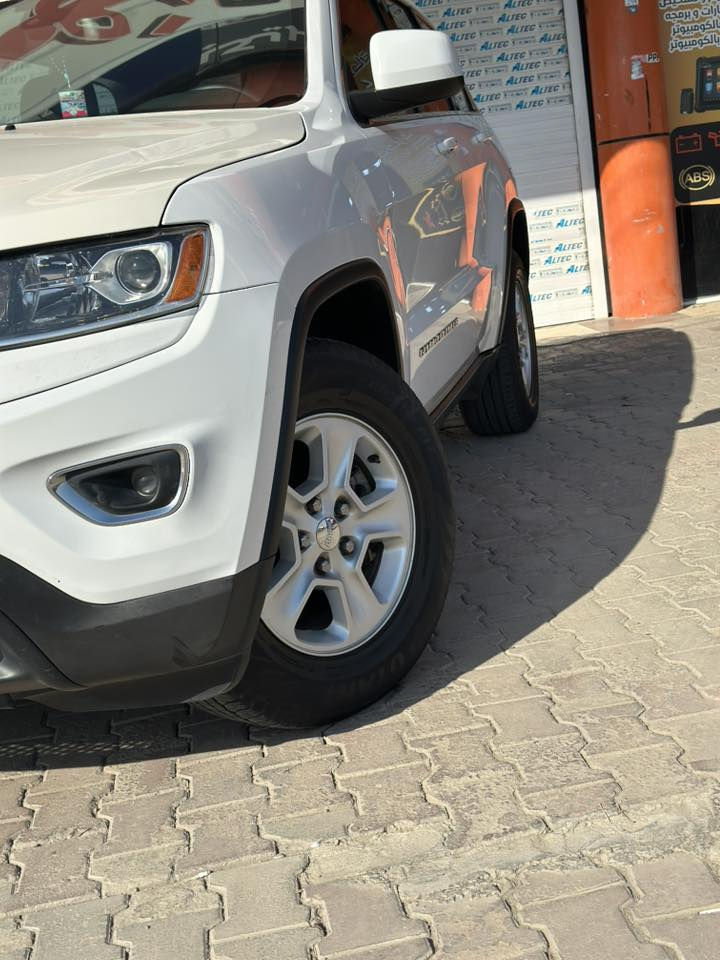 السلام عليكم
جيب شيروكي 2016 لاريدو 

وارد امريكي  داخله كلين وصار بيها حادث بيدي بدلت جاملغ وبنيد بلادي حته الدعاميه بدون صبغ نفس اللون وصار تصليح كلش خفيف بحافة البطانه موضح بل صور وباقي السياره كفاله كير ومكينه وشواصي مكاني كركوك السعر 190$ وبيها مجال

مامتواجد خاص اذا شراي اتصل/***********
