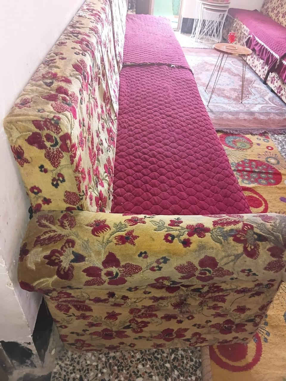 السلام عليكم تخم للبيع مستعمل ١٠مقاعد مع المفرش هديه للبيع بسعر ١٢٥ العنوان الشعب سوق شلال رقم ***********
