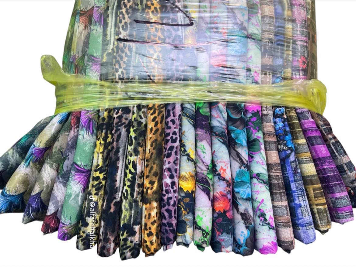 جديد 🔥🔥 اقماش كشمير ثري  دي الأصلي إيطالي خامه درجه اولى سعر القطعه 4 لف القطعه مترين ونص ضبط علاكه كامله 20 قطّعه بلعلاكه راسلونا واتساب وتدللون 

***********
