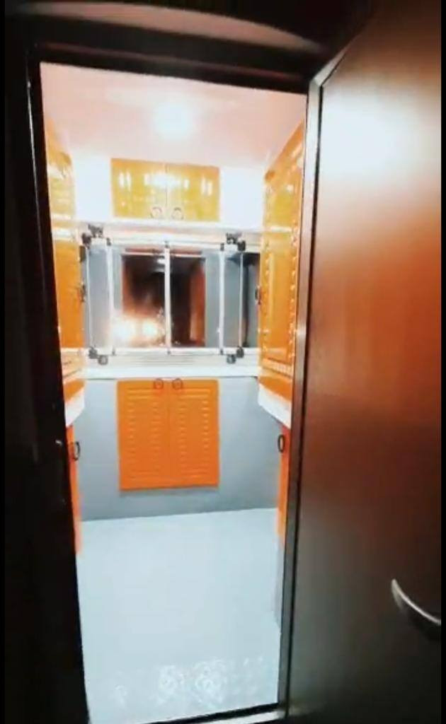 كشك صناعة تركية تصلح مطعم صغير او اي مشروع مصغر للبيع متبقي منها ثلاث قطع للاستفسار الانصال على صاحب الكشك ***********
