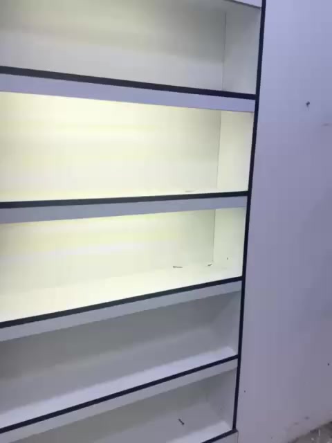 سلام عليكم رفوف جاهزة للبيع مثل ما موضح بل فيديو والصور القطع جداً نضيفة سعر الواحد اخذنه ب ١٧٥ الف وهسه اريدهم ب ٧٠ الف فقط تحب تجي تشوفهم مكاني بسكك وهذا رقمي ***********
