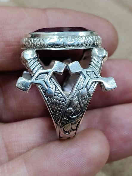 ياقوت صياغه ثقيله سعر 75 الف مكاني مدينة الصدر  ***********
