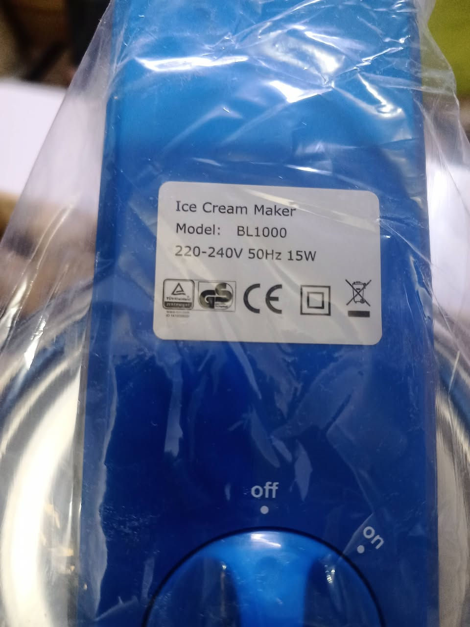 جهاز صنع الآيس كريم الناعم (Soft Ice Cream Maker) طراز BL1000، وهو جهاز منزلي مصمم لإعداد المثلجات الكريمية.
الوظيفة: يقوم بتجميد الخليط أثناء خفقه لإنتاج قوام ناعم وخفيف. 
المكونات الرئيسية: يتكون عادةً من وعاء للتجميد، ومحرك لتحريك الخليط، وموزع لتقديم الآيس كريم. 
الاستخدام: مثالي لصنع الزبادي المجمد، والشراب المبرد، والآيس كريم المنزلي في وقت قصير. 
السعر 
40 الف مع توصيل


**إذا كنت صاحب هذا الإعلان وتريد حذفه لأي سبب، رجاءا أرسل رسالة إلى الدعم الفني**