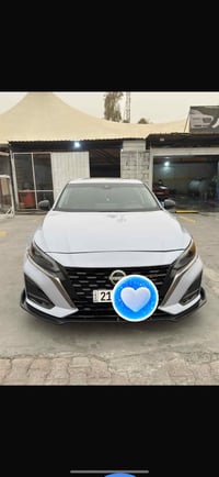 للبيع فقط  نيسان التيما 2023/ اللون السمنتي المميز  السياره فول مواصفا...