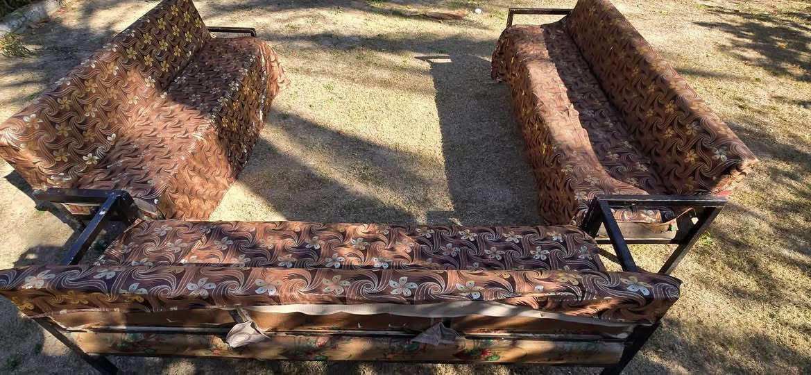 السلام عليكم يوجد عندي 5 قطع قنفات هيكل حديد احطاطه مثل مأموضح في الصور /#سعر #الوحده 50 الف للستفسار اتصال ع الرقم التالي ***********
