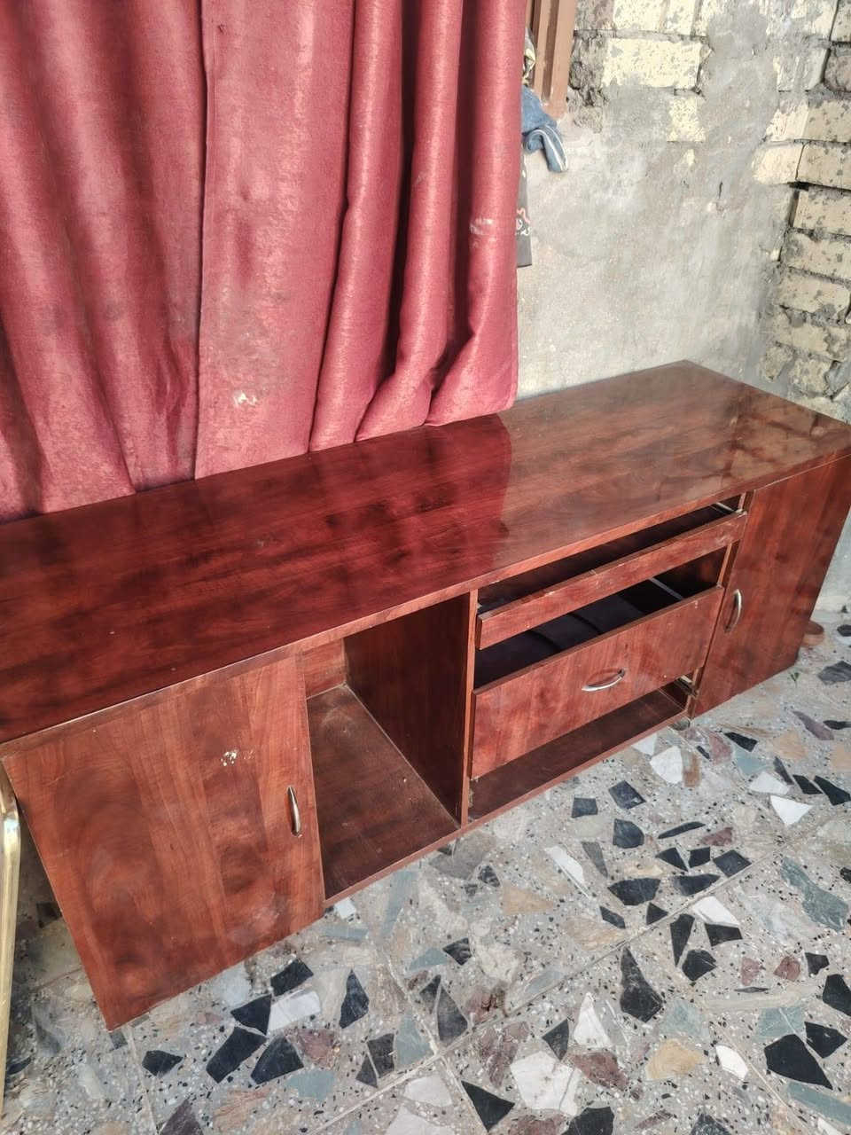 السلام عليكم عندي هذا ميز اجتماعات او ميز طعام
وهذا الميز الصغير
للبيع ١٢٥ الف
البلديات ***********
