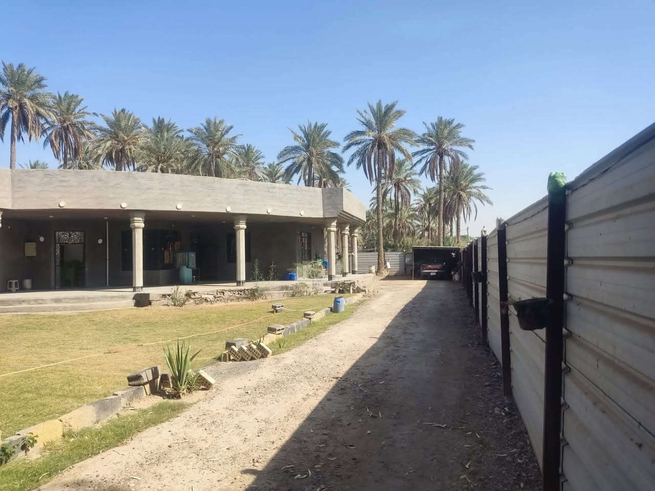 ( دونم مع دار سكني في المحمودية ناحية الرشيد)
دونم مع منزل واسع حديث طابو زراعي سند25  مخدوم بالكامل من كهرباء وماء وتبليط وماء اساله ومدارس ومحلات كما يبعد دقائق عن الطابقين والدورة جاهز للسكن او الاستثمار  …

المساحة الكلية  / دونم واجهة 42 متر

مساحة المنزل / 400 متر بناء حديث

السعر / 190 مليون 

التحويل / طابو بغداد المحمودية
للاستفسار : *********** 
*********** 
متوفر واتساب بالارقام ايضاً
