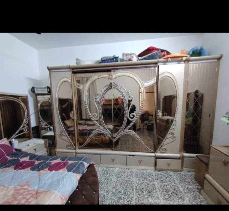 السلام عليكم غرفه نوم للبيع 11 قطعه
رقم وتساب *********** 
اضرر بسيسطه فقط فطر بل جامه
