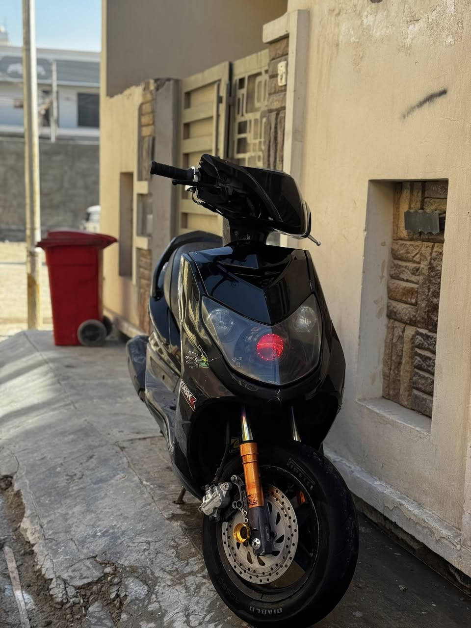 السلام عليـكم💕،
سكـنس فحـل يابانـي ، نـوزل خطيـن💕.

المكـينة خرسة💕.

هلـمرة بلاديـة ممطروقـة💕،

مكيـنة كفالـة لا صـوت ولانضـوح ولاتنقـيص💕،

ناعـمة وشلعتها تاكـل التبليـط💕،

بيهـا كلـجات رياضـي💕،

دبلات جـدد امامـي ماركة gms اصلي مشمشي💕،

بيها واقيـة مال شمـعة💕،

عدسـة زرع عَين الشيـطان اللايت نهـار💕.

بكلايـت ريد💕،

كفرات الخلفية نظاف كلش ، بس اكو ملاحظات بل امامي موضحة كدامكم بل صور بل بجم 💕،

الدراجـة يابانـي قبق نـفخ وستـاند حساسّ💕،

ظفيـرة كلـها ع بلاد مملعوب بيها💕،

الدراجـة مثل متشـوفها بل صـورة تجي تاخذهـا ع هل حطـة💕.

وشتحتاجون تـفاصيل فوك ذني اني خادم💕،

سعرها 825 الـف بيـها شي بسيـط كُلش💕.

والعنوان بغداد وهذا رقم التواصل ***********💕،

موجود واتس وفيسَ💕.
