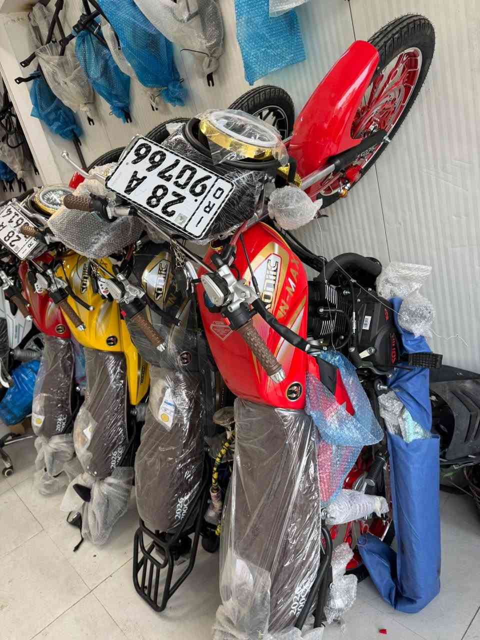 🔥 عرض محدود ومميز 🔥
🏍️ دراجة نارية سونك ان ماكس  الأصلية

✅ حجم المحرك 200cc CBF
✅ دشبول MP3
✅ جَبَلِيّة وقوية بالتحميل والاستخدام
✅ شاشة إلكترونية حديثة
✅ إضاءة LED زينون قوية
✅ شاصي قوي ومتين يتحمل الشغل الثقيل

🎯 مناسبة جداً لأهل الدلفري والشغل اليومي
💰 سعرها خيالي ومناسب — لا تفوّت الفرصة!

📍 بغداد – شارع فلسطين – قرب مطعم الابتسام 
📍موتور شوب

📞 للاستفسار والطلب: 
 0784 448 0406‬ - 0771 861 9761
