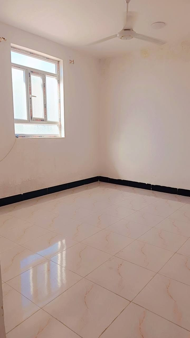 مشتمل طابق اول مدخل معزول غرفتين واستقبال ومطبخ وحمام وصحيات خارجيه وداخلية الزراعة خلف مطعم الدلة وقريب على كلية المعارف للإستفسار الاتصال على الهاتف *********** ملاحظة اني مكلف بالنشر
