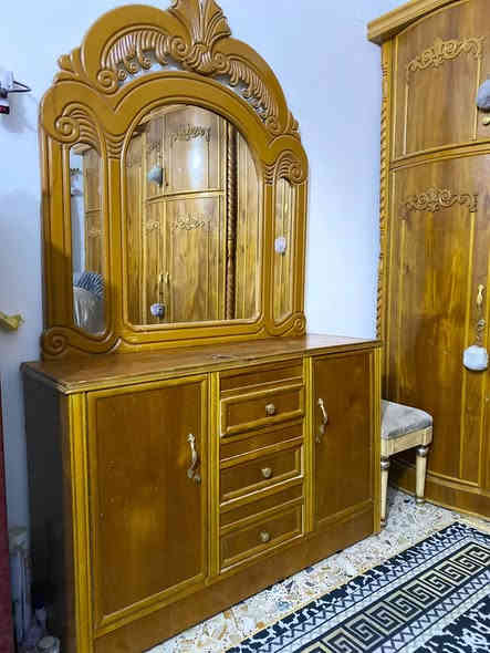 غرفه للبيع سعر 700 الف   عرض الكنتور  3 و 70 سم   الطول 2 و 40 سم   6 ابواب مكاني بغداد الكماليه شارع الجامع ***********
