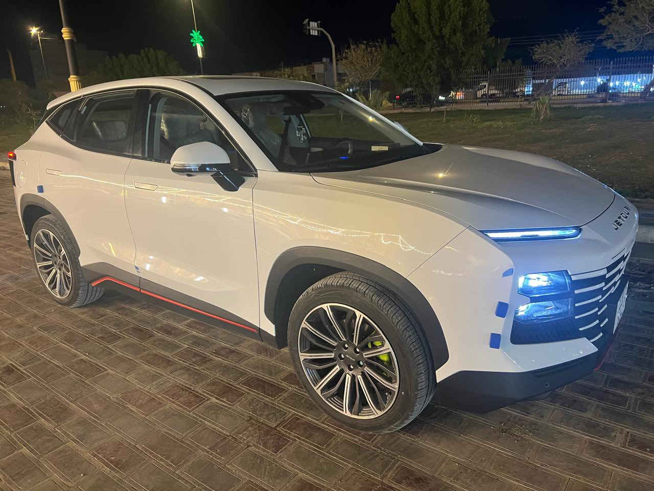 جيتور داشينك 2025 لكجري أعلى فئه فول الفول
باسمي رقم بغداد
ماشيه اقل الالفين بعدها بدهن الشركة
محرك 1.6تيربو اقتصادي وقوي
دفع أمامي
شاشة كبيرة متعددة الوظائف
كاميرات محيطية 540°
قيادة ذاتية 
3 أنظمة قيادة وبلوتوث و CarPlay
فتحة سقف بانوراما دبل 
كراسي جلد كهربائية و تبريد وتسخين للمقاعد الأمامية 
نظام دخول ذكي وتشغيل بصمة وتشغيل عن بعد 
رادار أمامي  و حساسات إماميه وخلفية ونظام تحديد مسار 
•إضاءات LED داخلية كاملة
والمواصفات الباقية معروفة 
المكان: كربلاء 
رقم صاحب السيارة:***********
