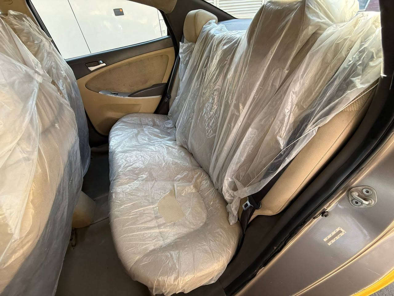 اكسنت 2013
بيهة باب السايق مصلح نفسه فقط السياره كلهة ليبل واحد 
مكينه 1600 
مكينه كير مكفولات
تخم تاير
تبريد ثلج
ماشيه 140
صدر جديد 
رقم بغداد مشروع وطني تحويل ثاني يوم سنويه جديده هزه جديده
معروضه 87
عنوان بغداد شارع فلسطين 
***********
