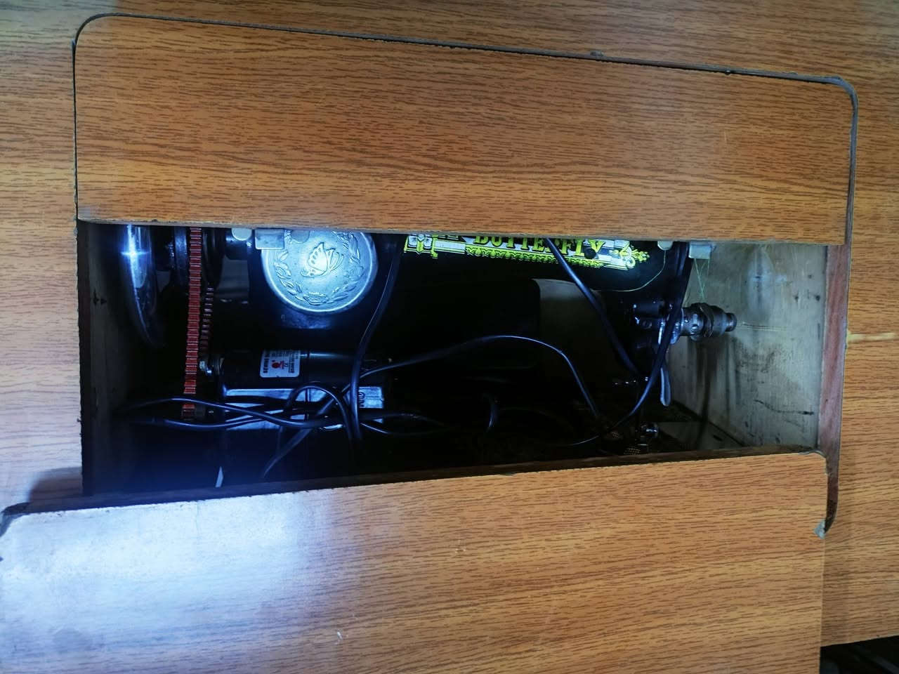 مكينه فراشه من القديمات نضيفه حيل صوت ناعم 
***********🦋 🦋***********
