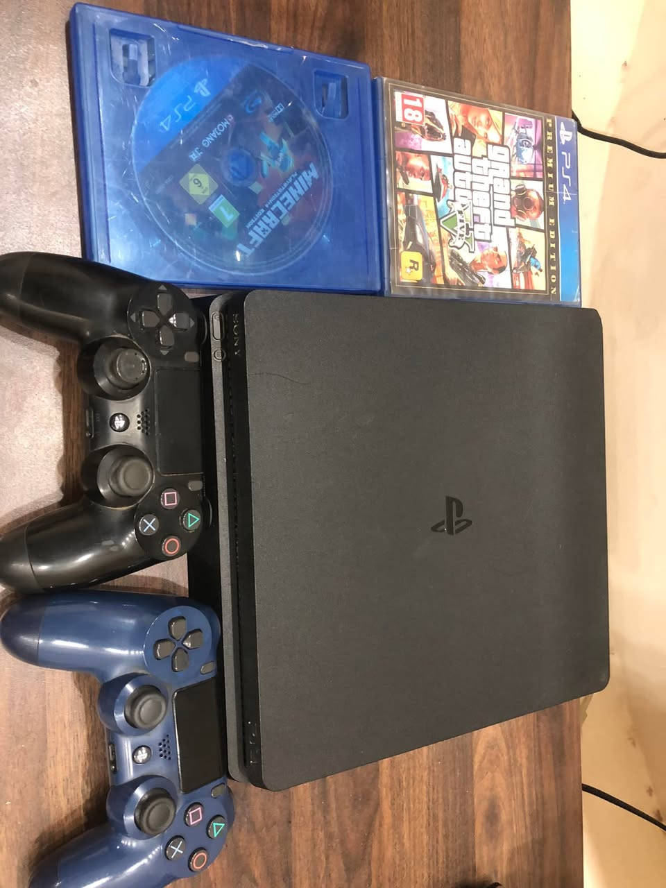 سلام عليكم ورحمة الله وبركاته 
ps4 للبيع 
سعر220 وبي مجال 
مع جوستكين
وقرص gta5
وقرص minecraft
العنوان الغزاليه شارع المشجر
***********
واتساب
