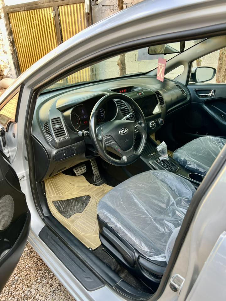 سلام عليكم 
للبيع سيراتو خليجي 
موديل 2016
محرك 1600 دوش 
مكفوله كفاله 
رقم بغداد بااسمي الجديد 
فول مواصفات 
فتحه سلايت 
تبريد قطعتين 
لد امامي خلفي 
مري شفط اشاير بل مري 
شاشه كامره خلفيه 
حساس امامي خلفي 
ويل كب كروم 
سياره جديده حداديه تخم تاير 
السعر 136
مكان السياره سماوه 
للستفسار اتصل 
***********
***********
