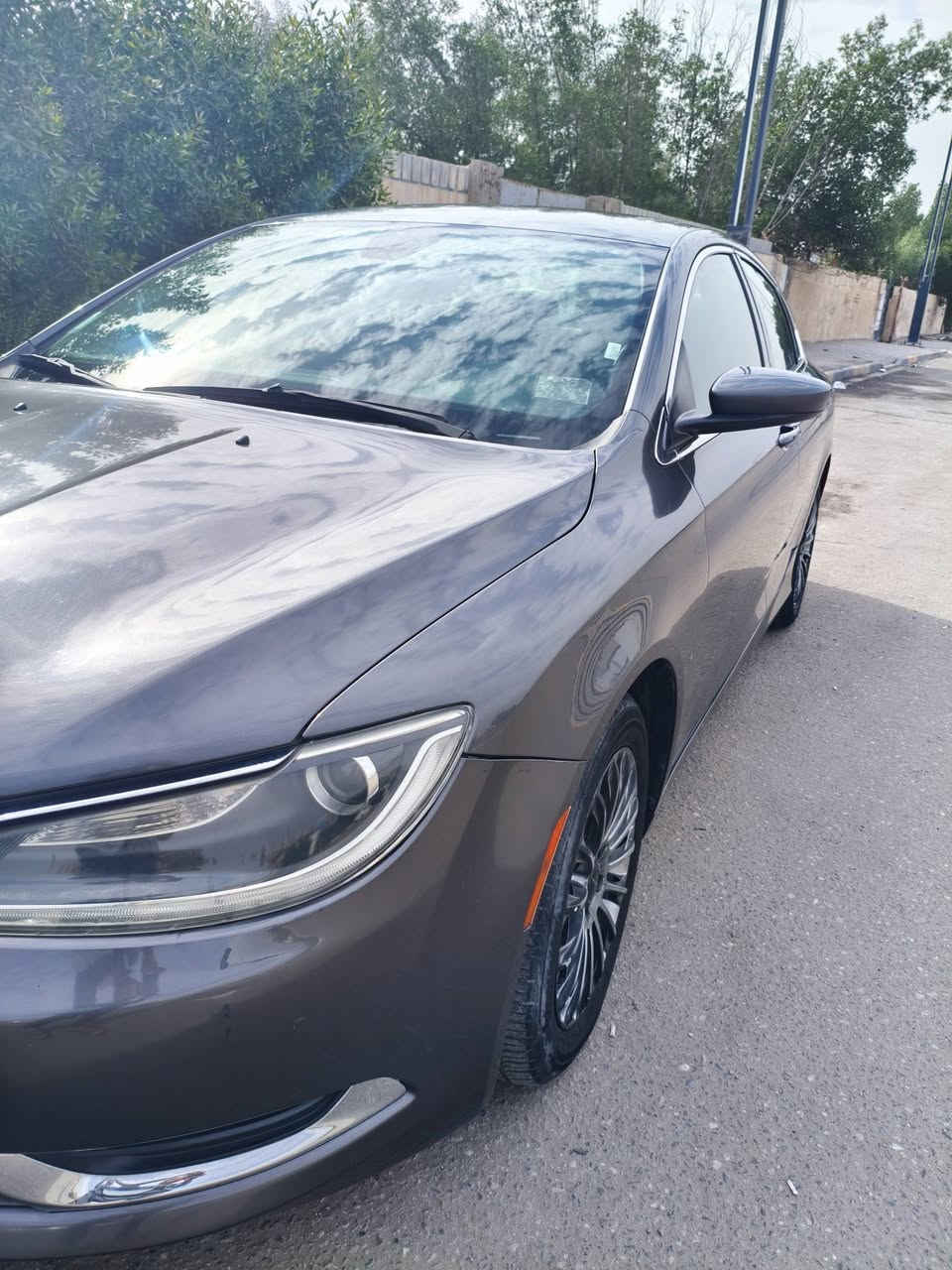 🚗 للبيع كرايزلر C200 موديل 2015 🚗
🔹 المحرك: 2400 سي سي – 4 سلندر
🔹 القير: أوتوماتيك 9 نمر
🔹 الممشى: 108,000 كم (حقيقي)
🔹 الحالة:   – استعمال شخصي
✅ الضمانات:
مكفولة من الغرق
مكفولة من الصبغ
مكفولة من الضرب (الضربة حدادة فقط)
الإيرباك سليم 100٪
🔧 الصيانة والحدادة:
تبديل الحدادة العامة للسيارة قبل شهرين
تبديل مشط السيارة
حدادة أمامية وخلفية كاملة
لا يوجد أي تبديل لأي قطعة ميكانيكية أو كهربائية
⚙️ المواصفات:
شاشة صغيرة
تحكم كرسي السائق
كير ماوس
باقي مواصفات كرايزلر المعروفة
📄 الكمرك:
قيمة الكمرك: 3,750,000 دينار عراقي
قابل للدفع من قبل البائع أو المشتري حسب الاتفاق
💰 السعر:
11,800 دولار في حال الكمرك مدفوع من قبل البائع
9,500 دولار في حال الكمرك على المشتري
📍 الموقع: البصرة
📞 للاستفسار والمعاينة: خاص / اتصال***********
❗ البيع للجادين فقط
