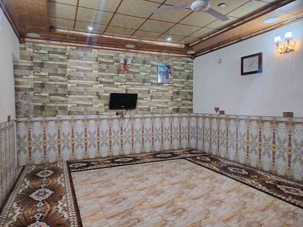 السلام عليكم يوجد بيت البيع الموقع التجنيد قرب المحطه مالت الكهرباء الجديده بينها وبين جامع تواب الرحيم المساحه 235 يحتوي على حوش كبير وحديقه و3حمامات واستقبال وصاله وغرفتين نوم وبيتونه كبيره وممشه بسد لبيت ورا البيت... البيت كله سراميك وسقوف ثانويه يوجد بيه بئر ماء ومي اساله ماناقصه اي شي السعر 75 مليون وبيه مجال قليل  الاستفسار ***********
السلام عليكم يوجد بيت البيع الموقع التجنيد قرب المحطه مالت الكهرباء الجديده بينها وبين جامع تواب الرحيم المساحه 235 يحتوي على حوش كبير وحديقه و3حمامات واستقبال وصاله وغرفتين نوم ومطبخ وبيتونه كبيره وممشه بسد لبيت ورا البيت... البيت كله سراميك وسقوف ثانويه يوجد بيه بئر ماء ومي اساله ماناقصه اي شي السعر 75 مليون وبيه مجال قليل  الاستفسار ***********
