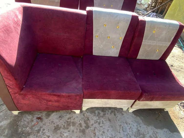 السلام عليكم. 2ديوان  للبيع  كل ديوان 7متر
يحتاجله تنظيف مسح فقط  وبعض من القنفات خاسفه
 مثل ماموضح بالصوره العنوان مسيب قرب الجسر الجديد للاستفسار مراسله الصفحه. 
السعر 200اثنيناتهن وبيهن مجال بسيط للمشتري


**إذا كنت صاحب هذا الإعلان وتريد حذفه لأي سبب، رجاءا أرسل رسالة إلى الدعم الفني**