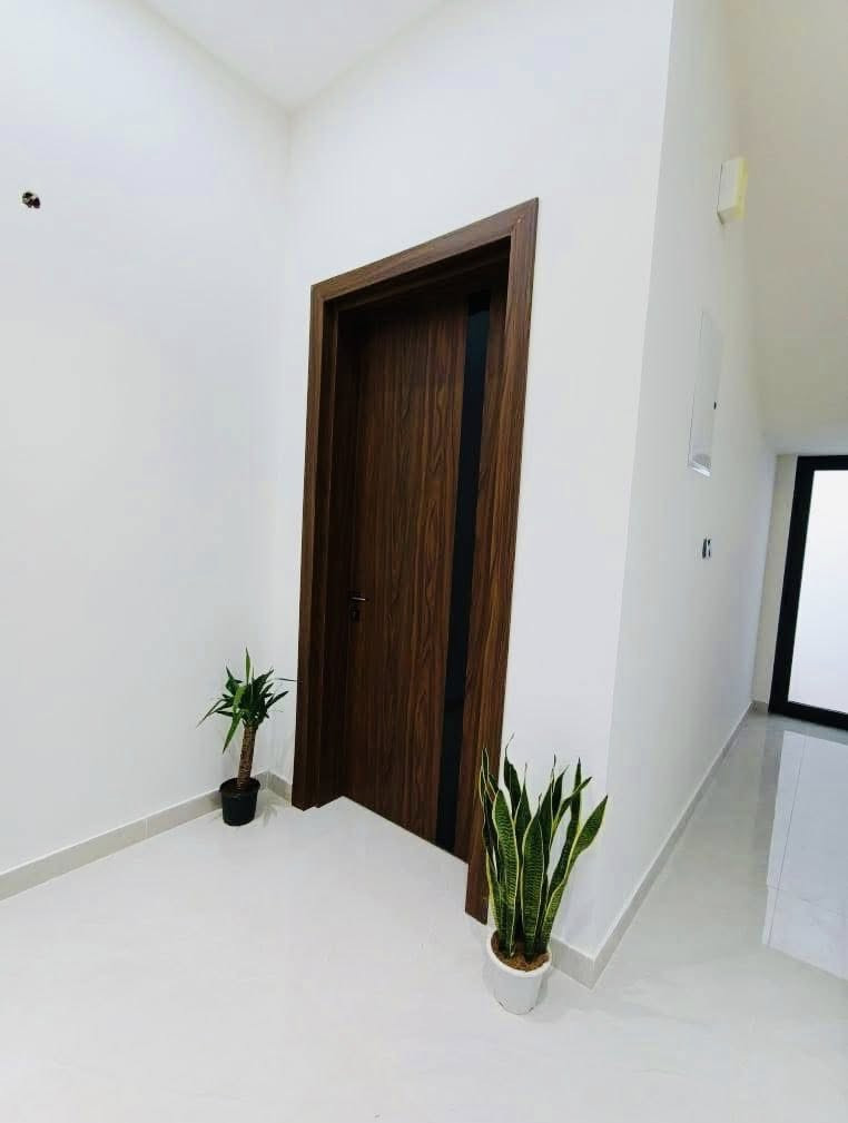 بين بساطة التصميم وقوة التنفيذ.. اختاروا الأبواب اللي تجمع بين عصرية الموديل ومتانة الخشب الأصلي

"نقدملكم أحدث موديلات الأبواب (التركية المودرن) اللي تتميز بـ:
• عزل صوتي وحراري: نظام كبس متطور يضمنلك الهدوء التام داخل غرفتك ويحمي بيتك من حرارة الصيف.
• تصميم هندسي: نقشات دقيقة وبأحدث الماكينات، تضمن تناسق المربعات والخطوط بنسبة 100%.
• نظام كتم الأتربة: چارچوب مزود بربلات أصلية تمنع دخول الغبار والضوضاء، وتخلي سدة الباب ناعمة وراقية.
• متانة تدوم: خشب MDF عالي الكثافة مغلف بقشرة طبيعية، مقاوم للرطوبة ويحافظ على جماليته لسنين طويلة.
ننفذ لكم كافة القياسات والتصاميم حسب طلبكم.. لأننا نعتني بأدق التفاصيل.
للحجز والاستفسار (واتساب): 📱
• ***********
• ***********
