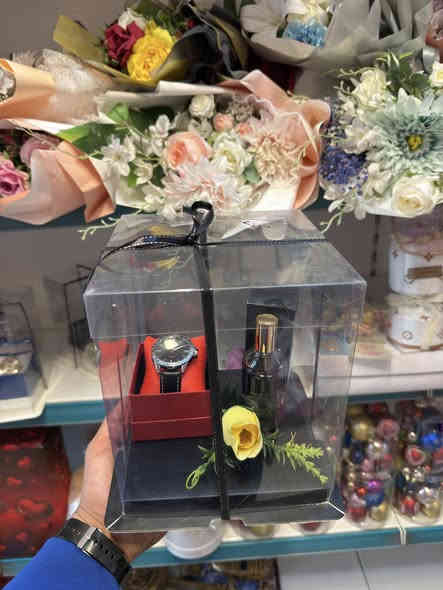 تتوفر لدينا انواع الموديلات من الهداية والورود والبوكسات ❤️. وغيرها  🌷❤️
#العنوان زبائننا الكرام🥰

مفرق السدة-مجمع الرزين -مقابل اسواق الموسوي 
***********
